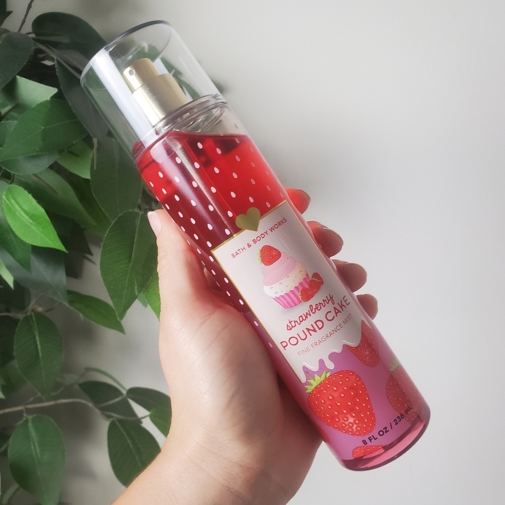 Bath and Body Works Strawberry Pound Cake 8 oz Whipped Cream